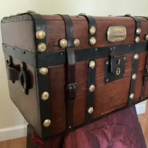 R.Eyre Pennsylvania Quaker Trunk